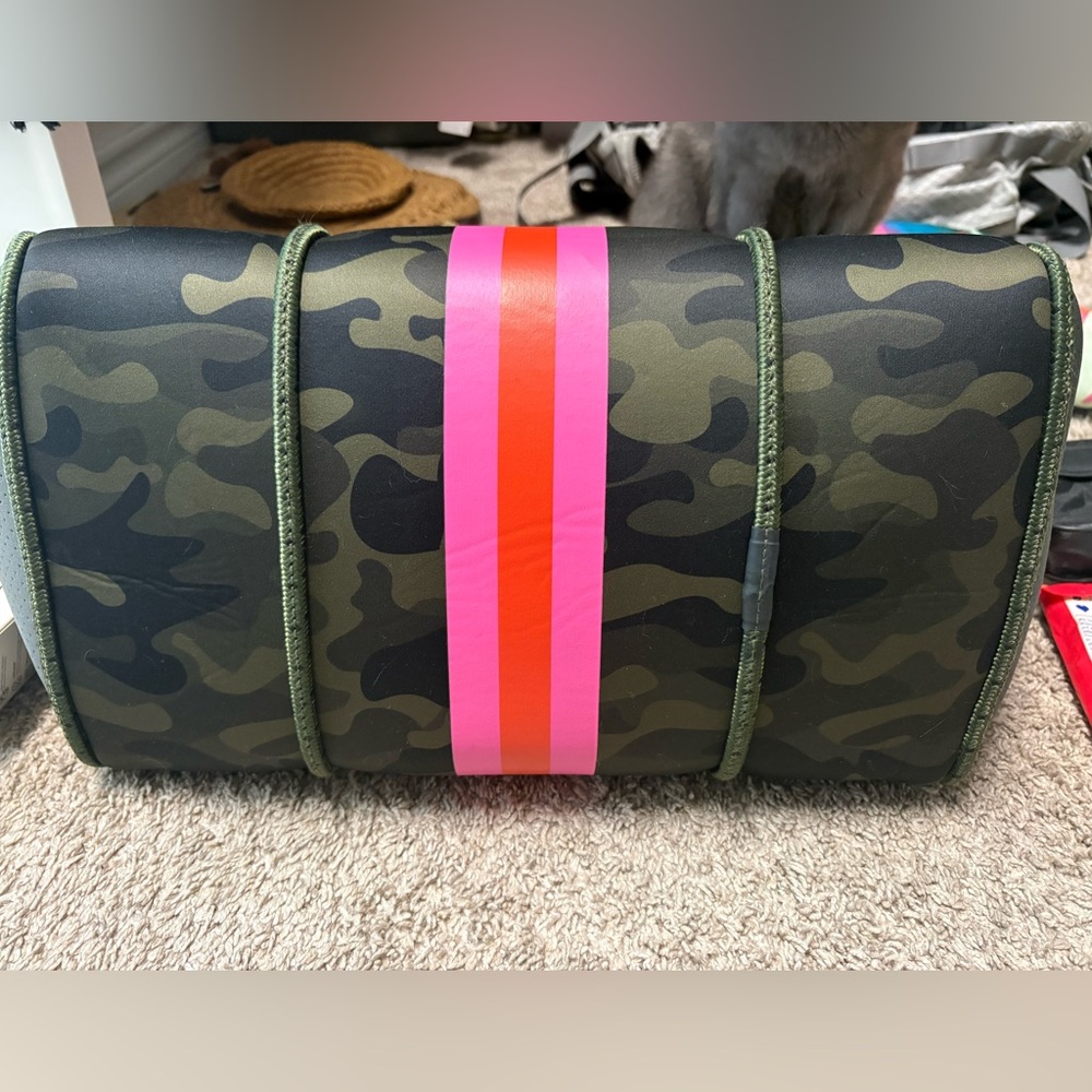 Greyson Showoff | Neoprene Tote Beach 🏝️ - Picture 11 of 13